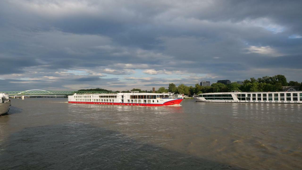 Botel Gracia Братислава Экстерьер фото